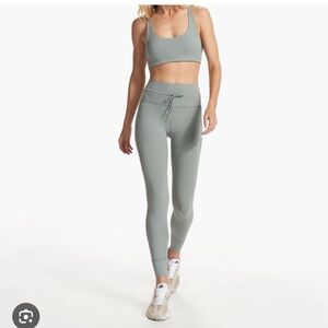 Vuori daily leggings sage